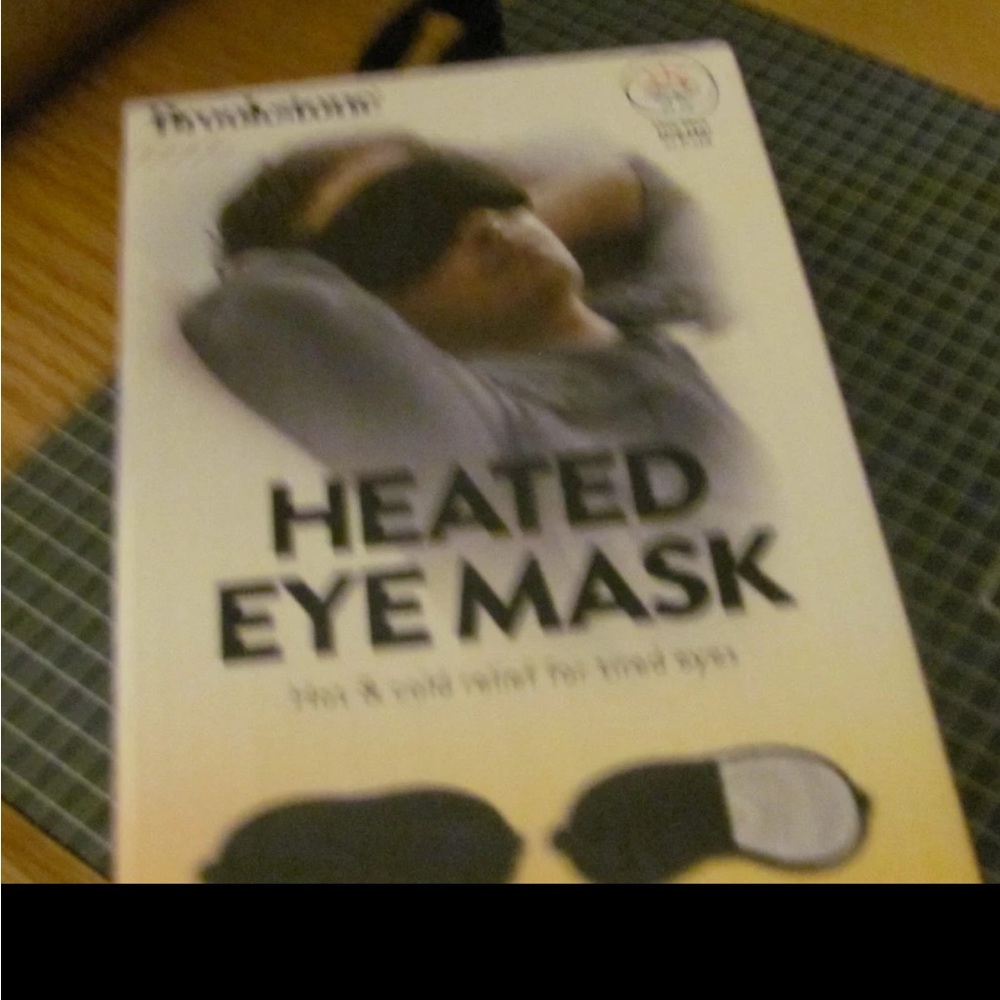 Brookstone Black Heated Eye Mask- Eucalyptus Scented